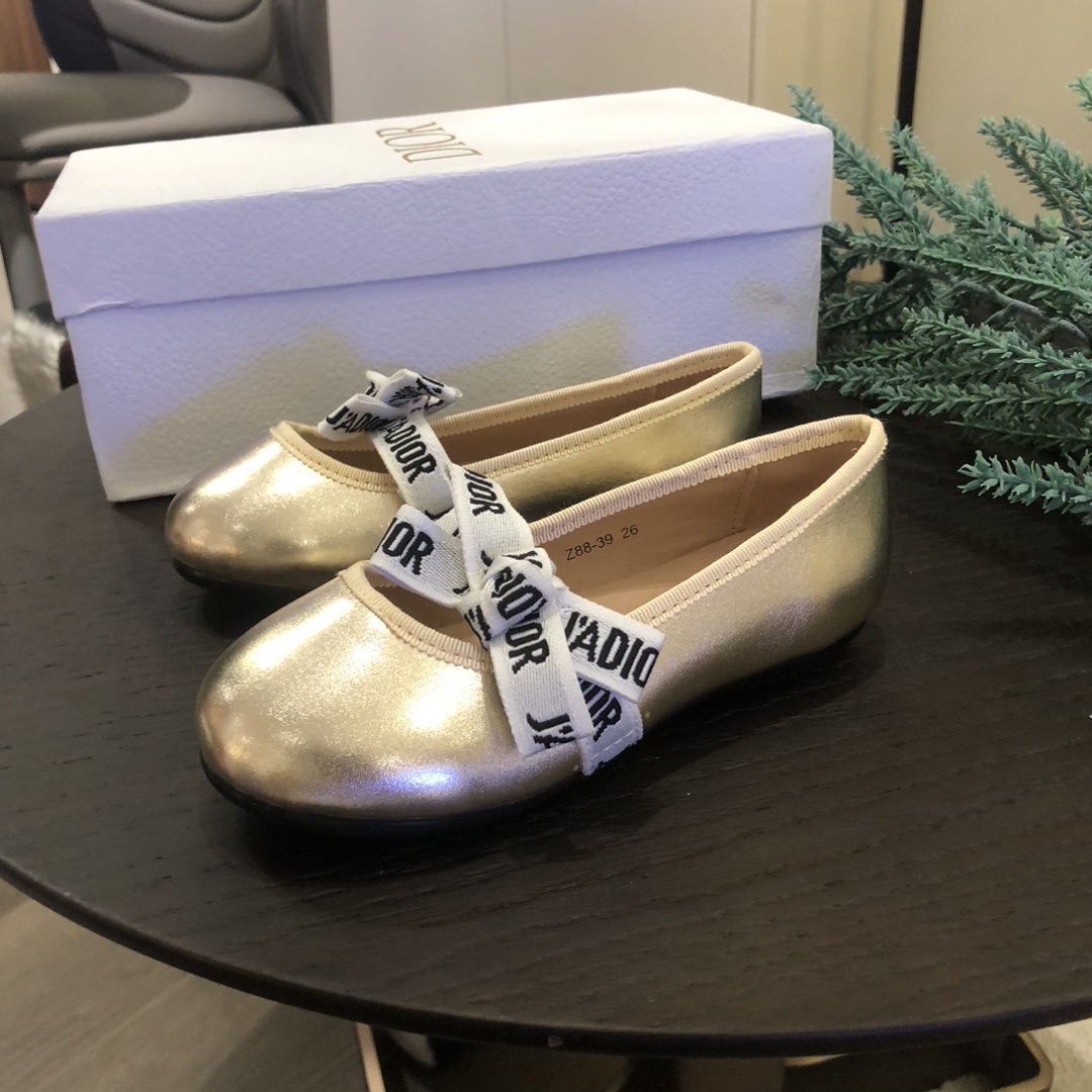 Children's shoes child